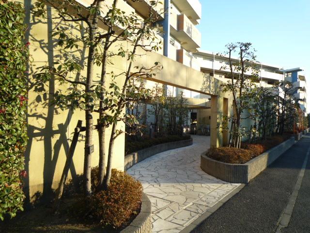 Entrance. Local (12 May 2013) Shooting