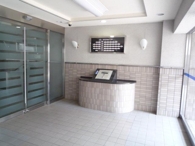 Entrance. Common area (September 2013) Shooting