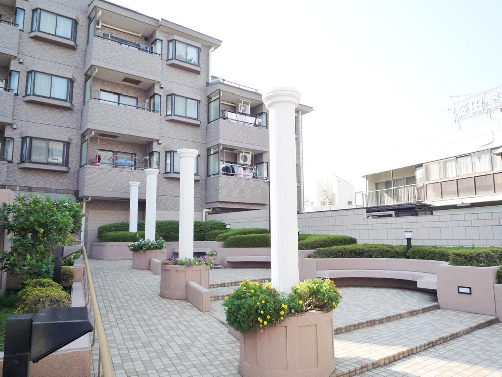 Entrance. Common area (September 2013) Shooting