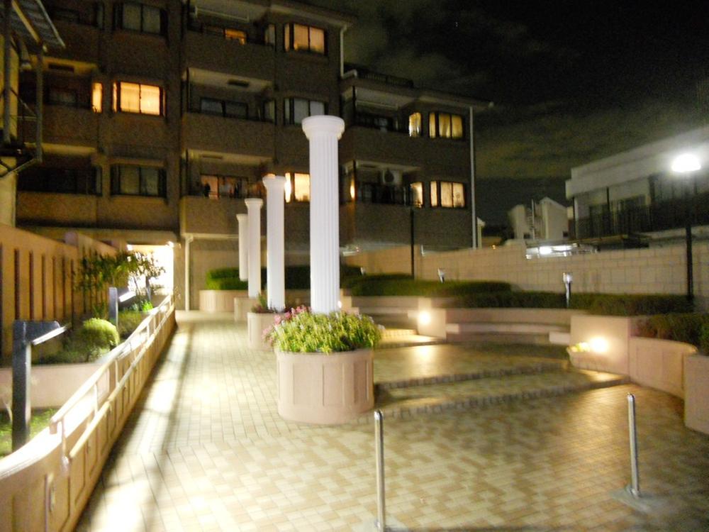 Entrance. Common area (September 2013) Shooting