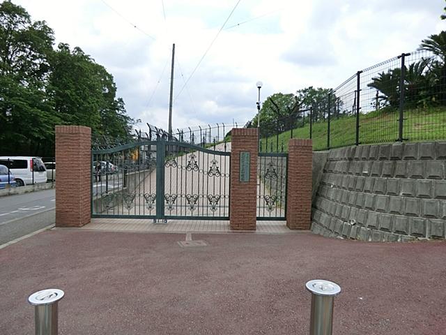 kindergarten ・ Nursery. Yamato Midorigaoka to kindergarten 878m