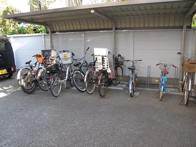 Other common areas. Common area (parking lot)