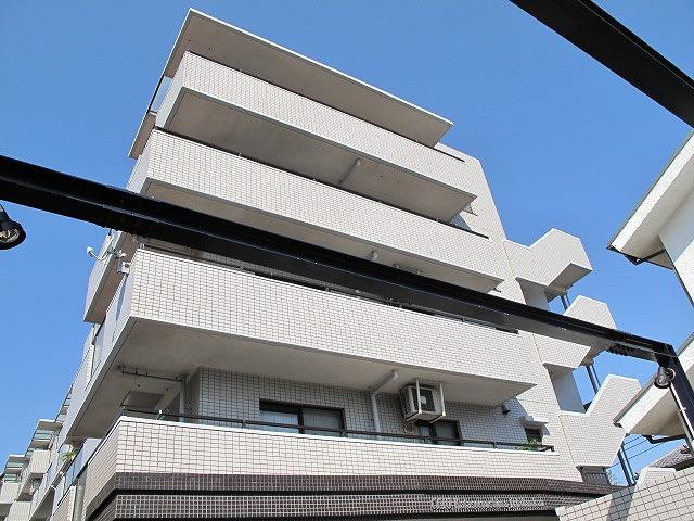 Local appearance photo. Local (10 May 2013) Built shooting 1992