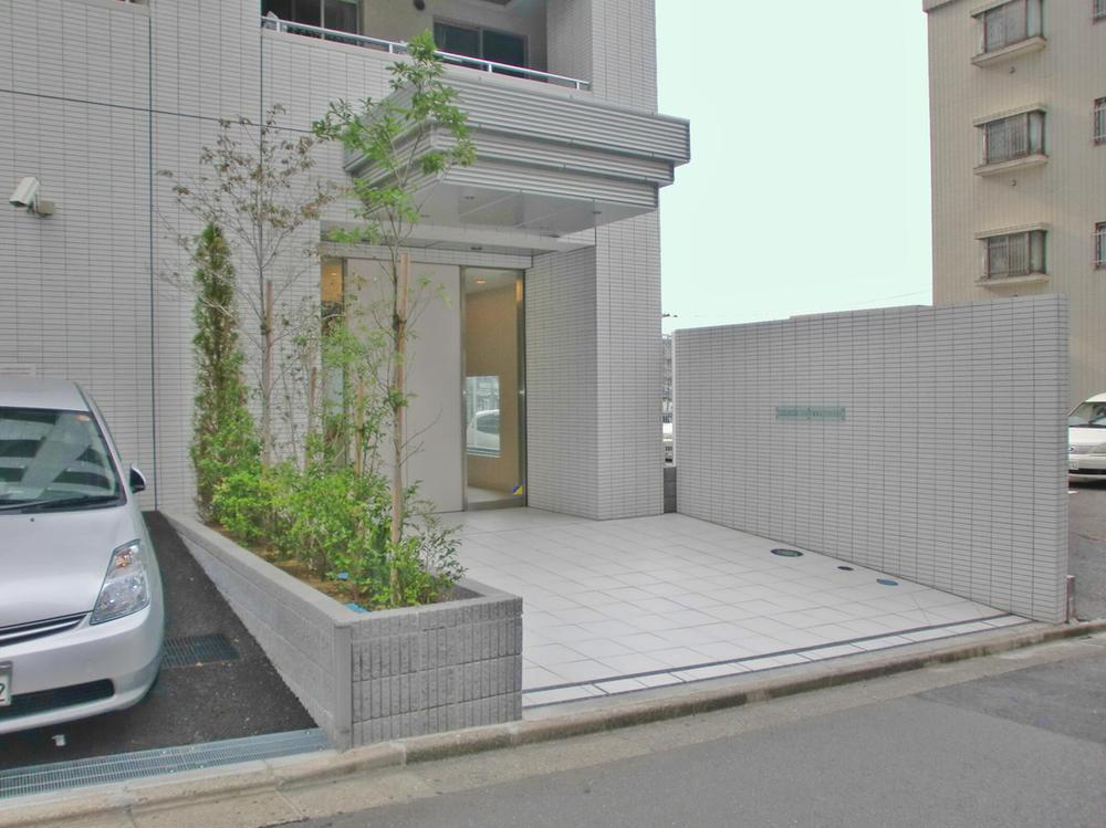 Entrance. Common areas