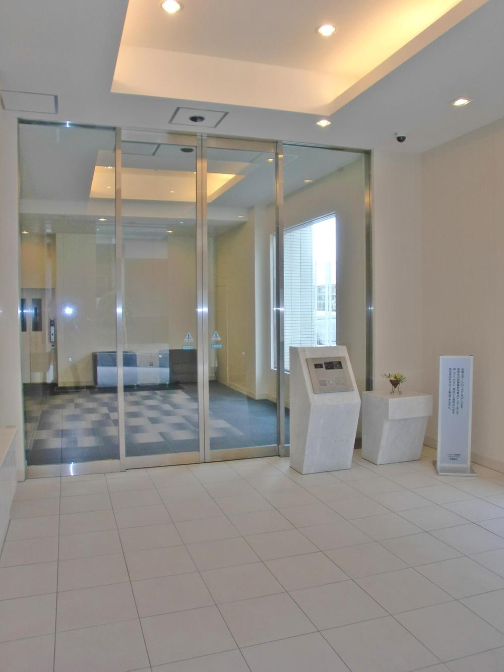 Entrance. Common areas