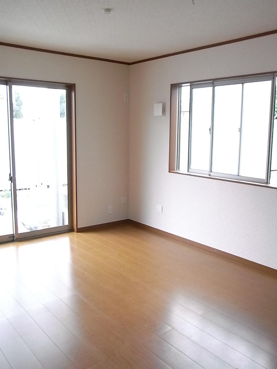 Living. Same specifications