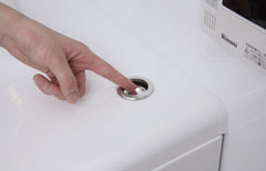 Bathing-wash room.  [One-touch faucet] The tub has adopted a one-touch drainage plug. It is convenient and can be opened and closed only in the drain plug and press the button. (Same specifications)