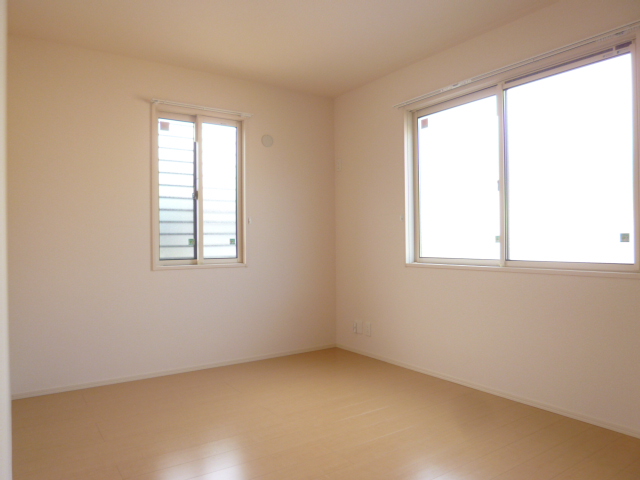 Living and room. North side room ・ There shutter shutters