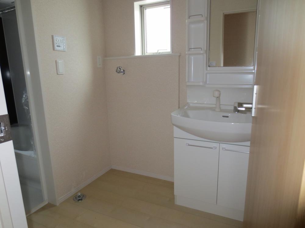 Wash basin, toilet. Indoor (12 May 2013) Shooting