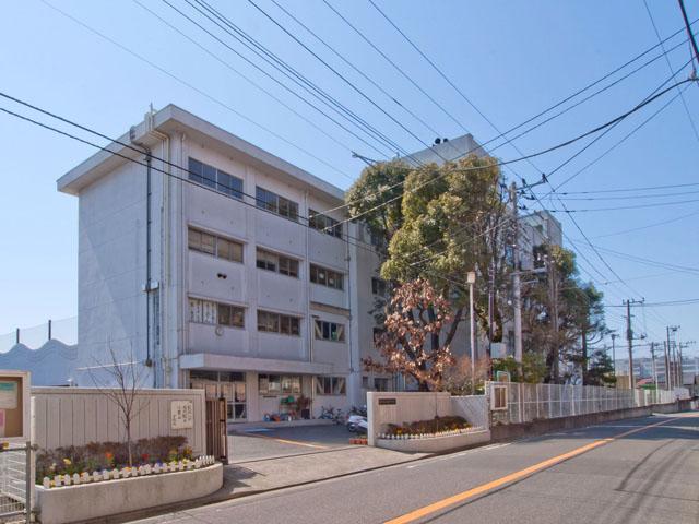 Junior high school. 1200m Fujisawa Municipal Meiji junior high school until the Meiji junior high school