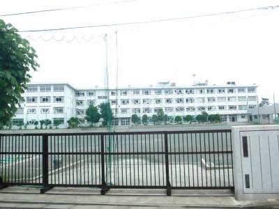 Junior high school. 514m until the Meiji junior high school