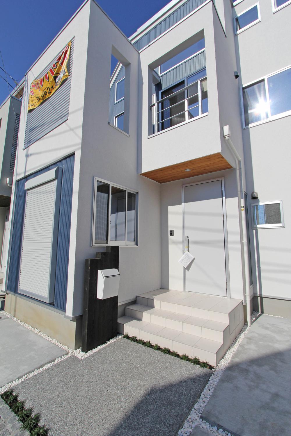 Entrance. Interior construction results