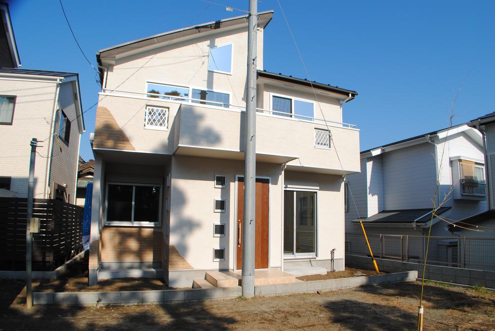 Local appearance photo. Local (11 May 2013) shooting shadow