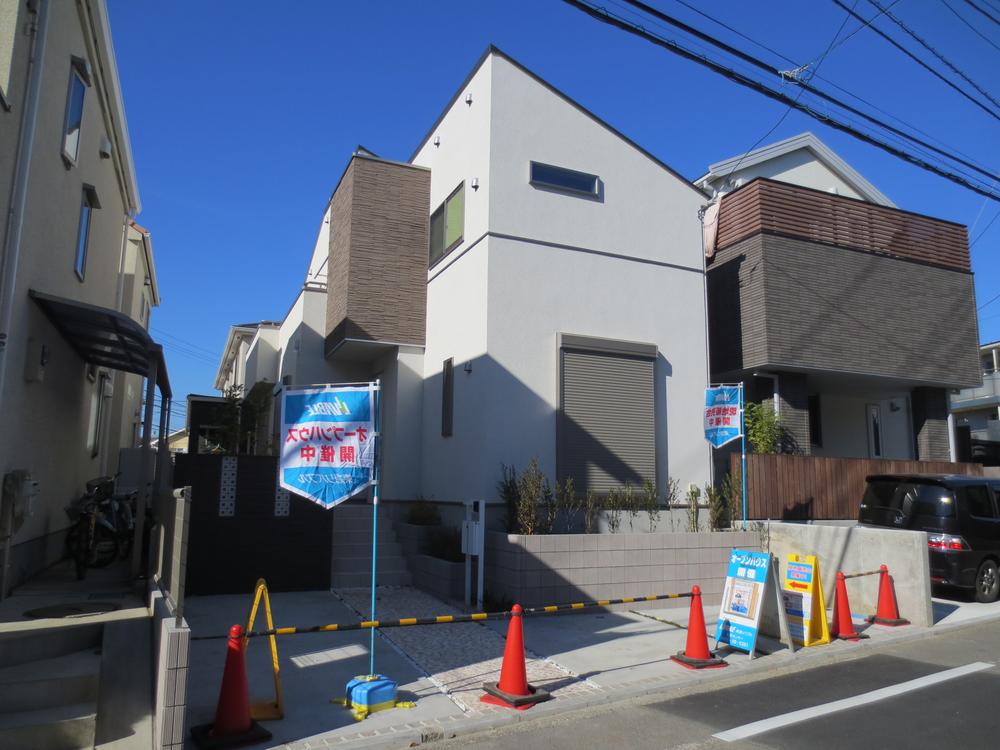 Local appearance photo. Local (12 May 2013) Shooting