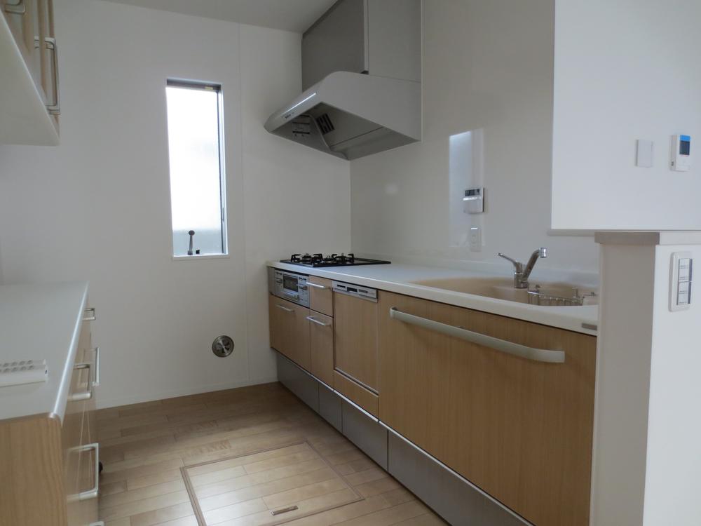 Kitchen. Indoor (12 May 2013) Shooting