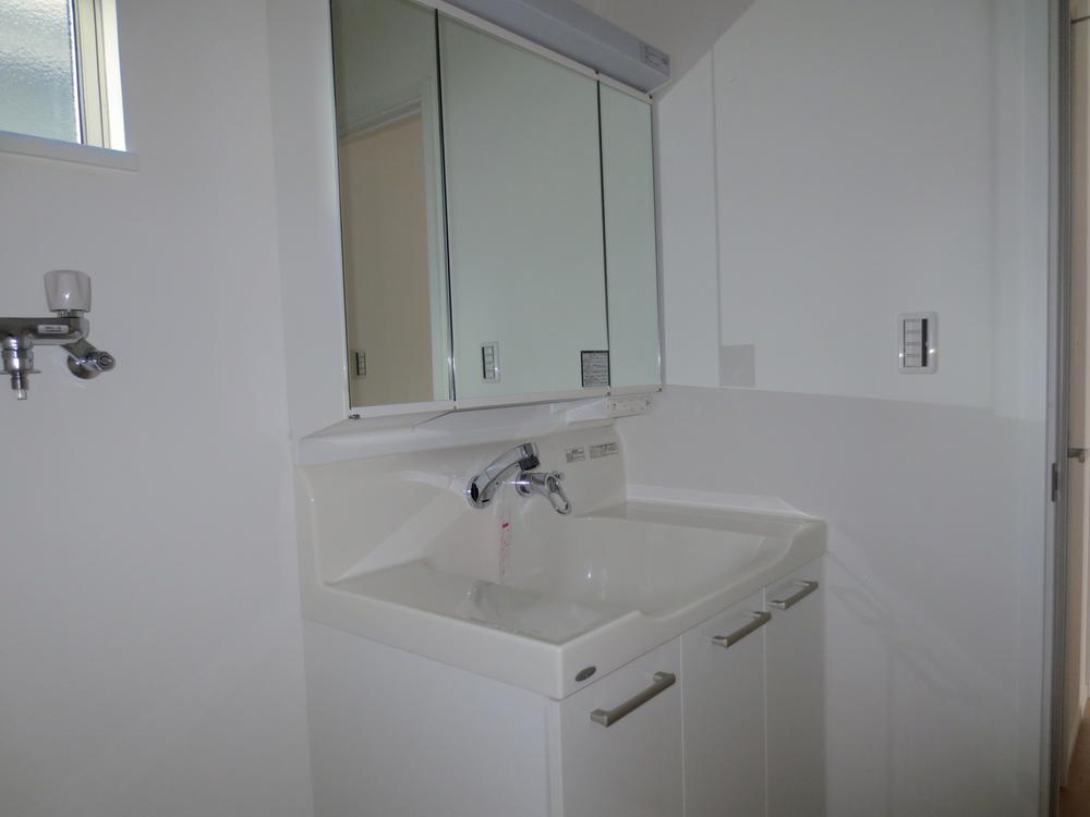 Wash basin, toilet. Indoor (12 May 2013) Shooting