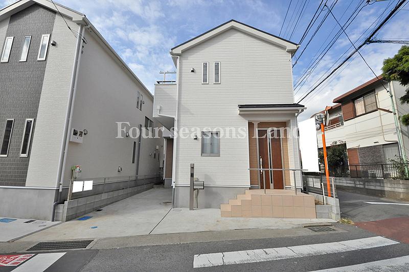 Local photos, including front road. Local (11 May 2013) Shooting 4 Building