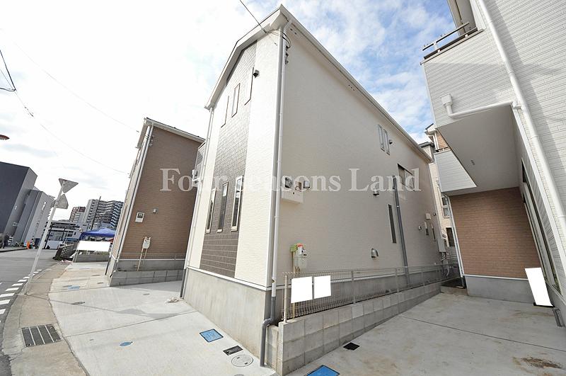 Local appearance photo. Local (11 May 2013) Shooting Building 3