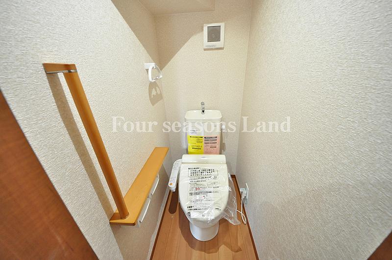 Toilet. Indoor (11 May 2013) Shooting 1 Building