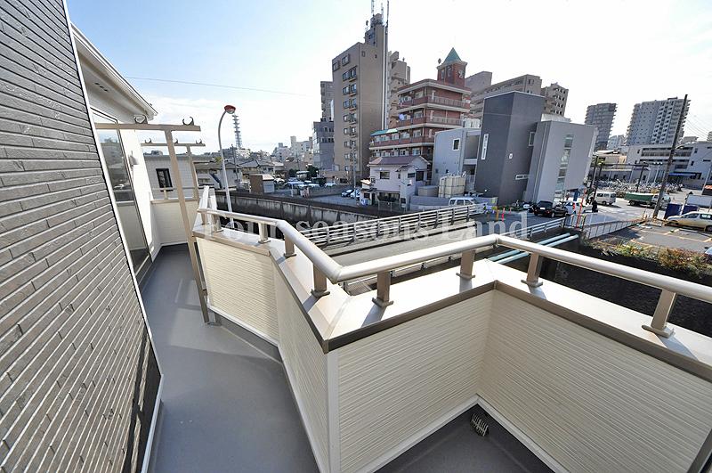 Balcony. Local (11 May 2013) Shooting 1 Building