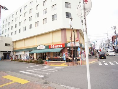 Supermarket. Sotetsu Rosen Co., Ltd. until the (super) 131m