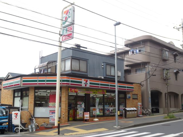 Convenience store. 940m to Seven-Eleven (convenience store)