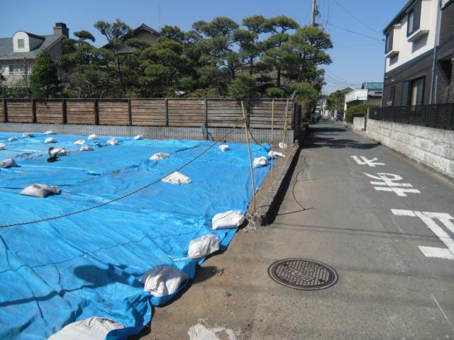 Local photos, including front road. It is a quiet residential area that contains approximately 150m to the north from the national highway 134 Route.