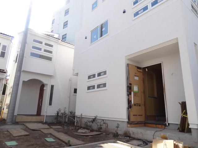 Local appearance photo. Local (09 May 2013) Shooting