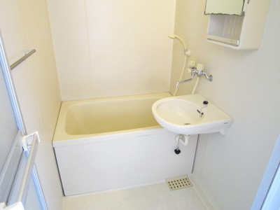 Bath. Lavatory bowl ・ Bathroom shower with. (Current state priority)