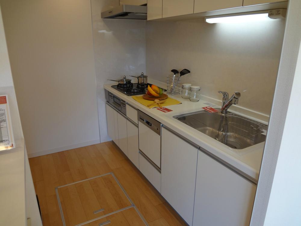 Kitchen. Indoor (12 May 2013) Shooting