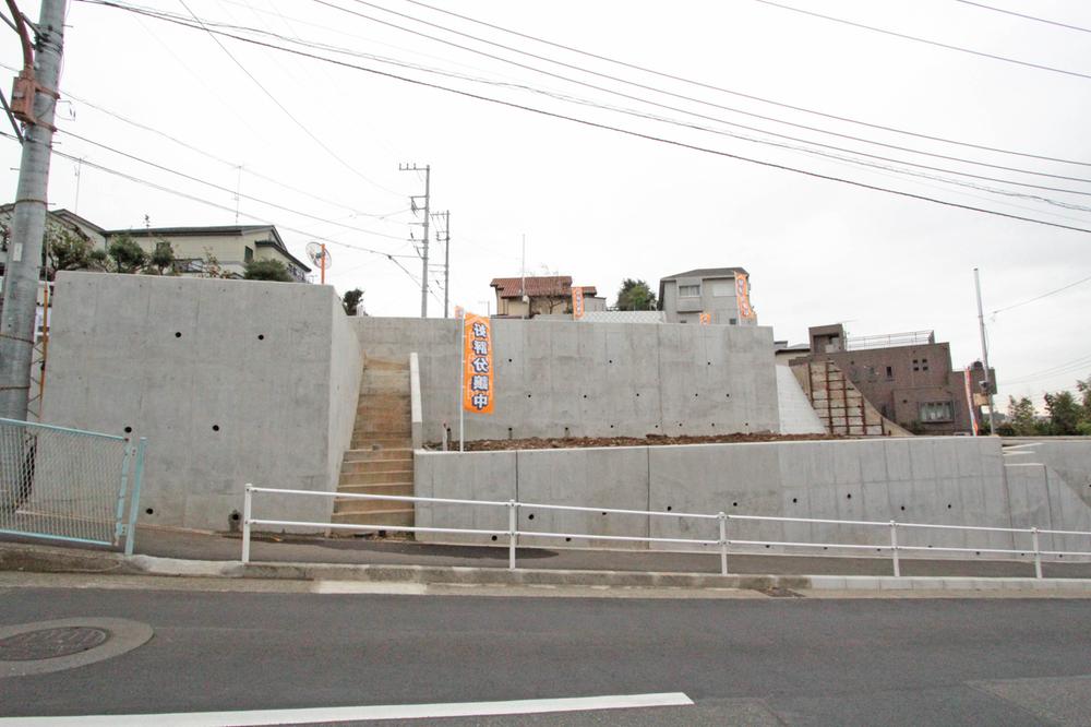 Local photos, including front road. Local (10 May 2013) Shooting