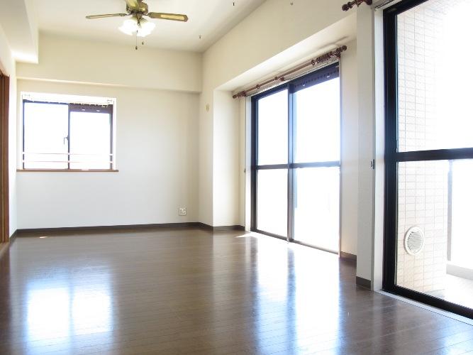 Living. Local (September 2013) Shooting