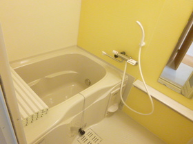 Bath. Bright bath in the accent of yellow