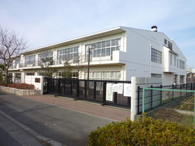 Primary school. 825m to Fujisawa Tateishi River Elementary School (elementary school)