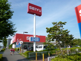 Supermarket. Seiyu to (super) 564m