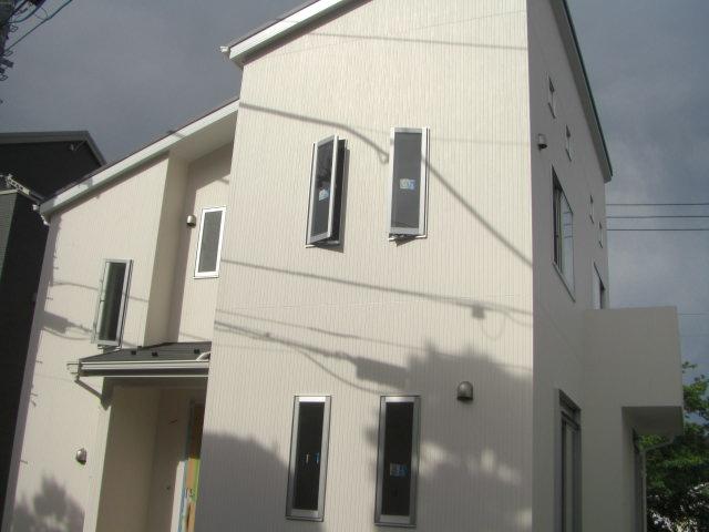 Local appearance photo. Local (May 2013) Shooting Shooting from the building west side of the road