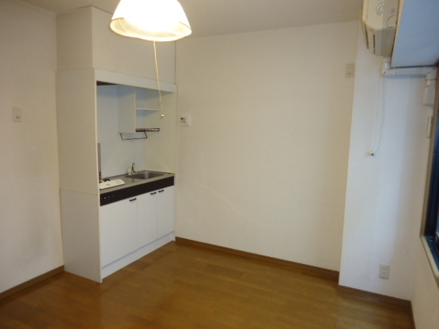 Living and room. UmiKon! Shopping convenient location