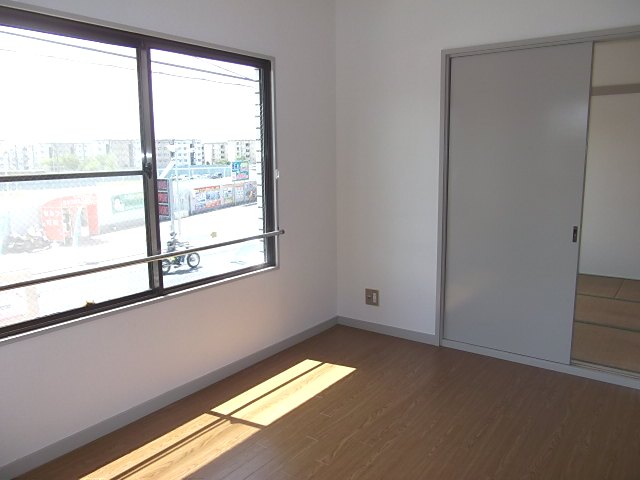 Other room space. Determined tenants will soon tatami exchange.