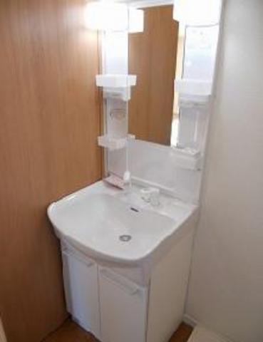 Other room space. It is an independent wash basin of shampoo dresser. 