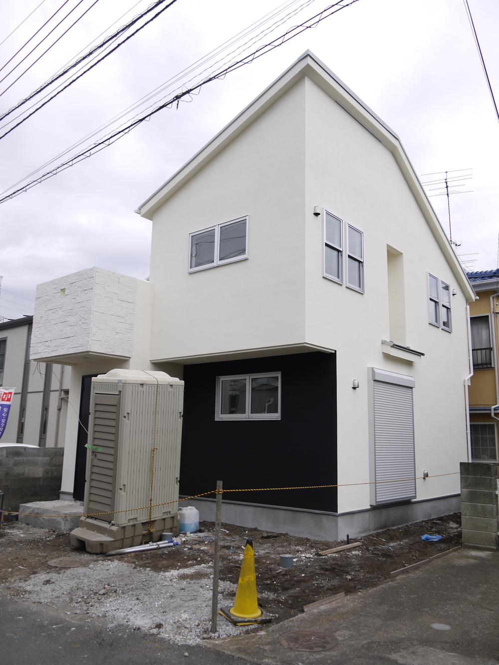 Local appearance photo. Local (12 May 2013) Shooting