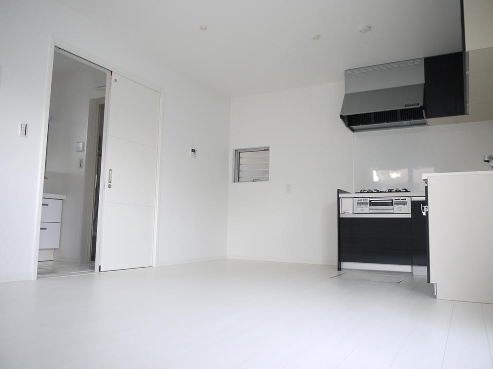 Local photos, including front road. Local (12 May 2013) Shooting