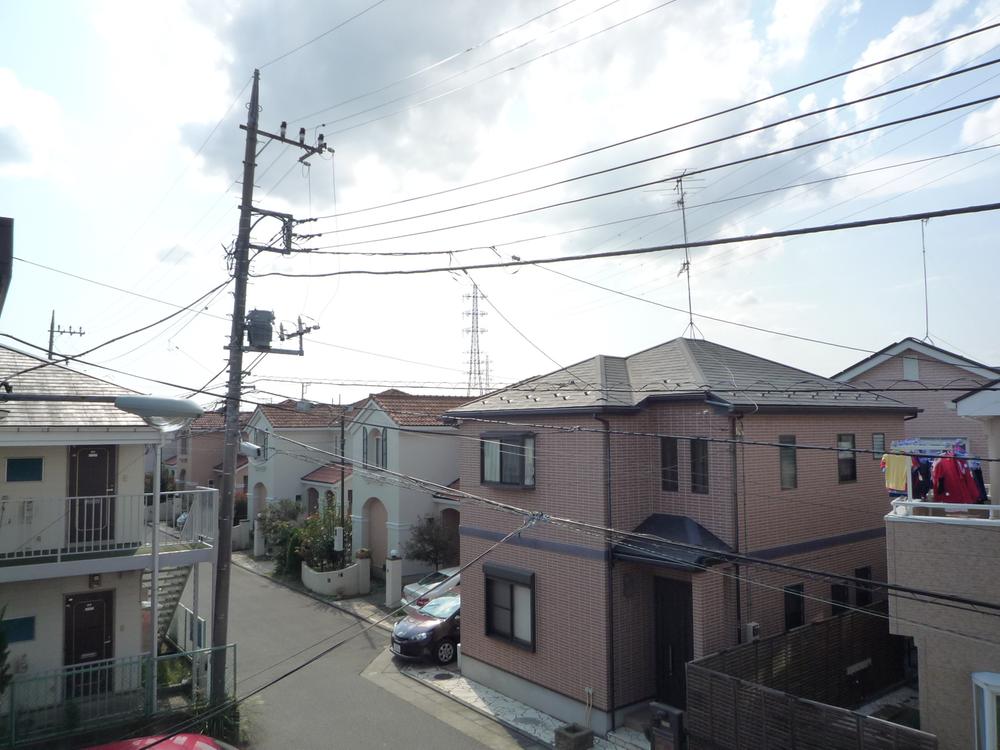 View photos from the dwelling unit. View from the second floor balcony (2013 October shooting)