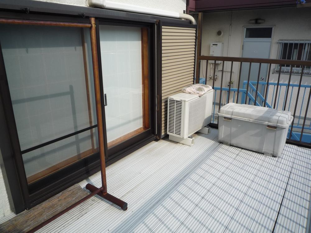 Balcony. Of the second floor balcony appearance (2013 October shooting)