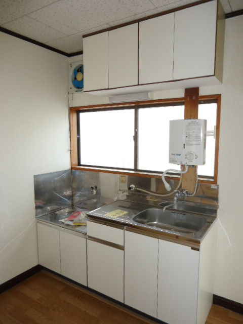 Kitchen. Day good ・ Single person Allowed ・ On-site parking