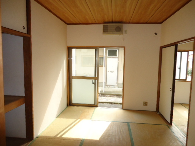 Living and room. Day good ・ Single person Allowed ・ On-site parking