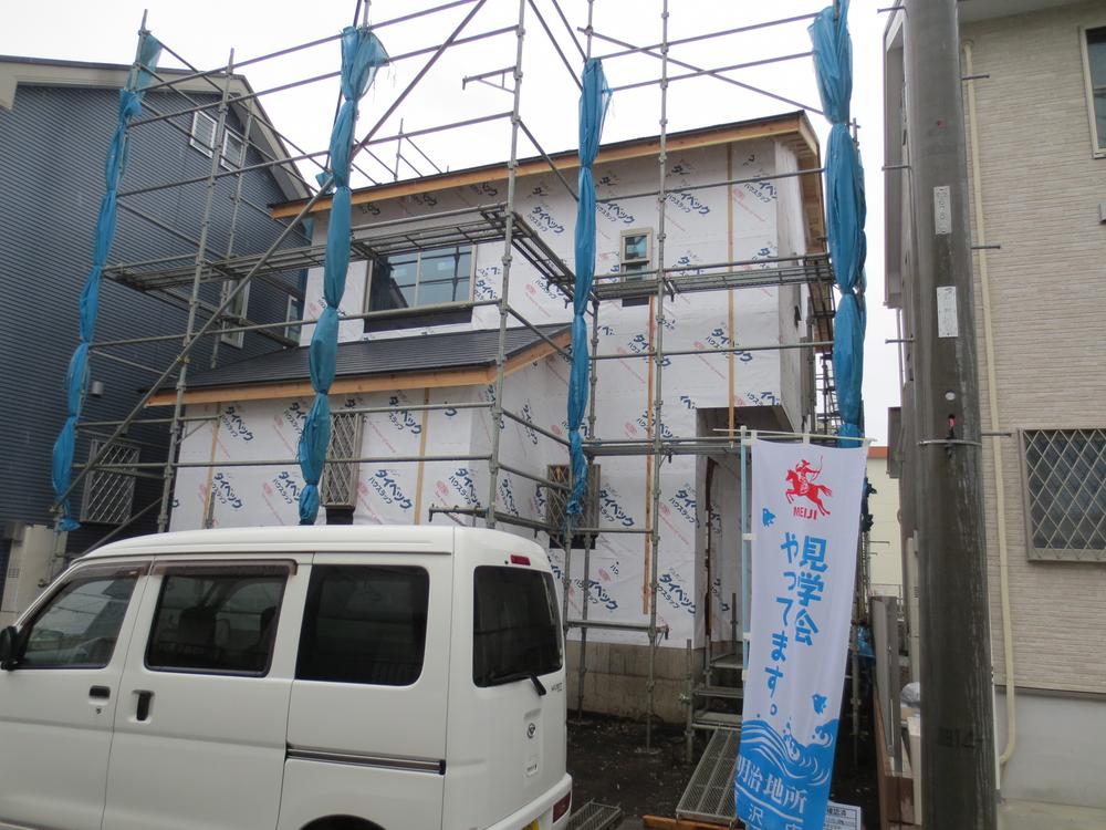 Local appearance photo. Local (10 May 2013) Shooting