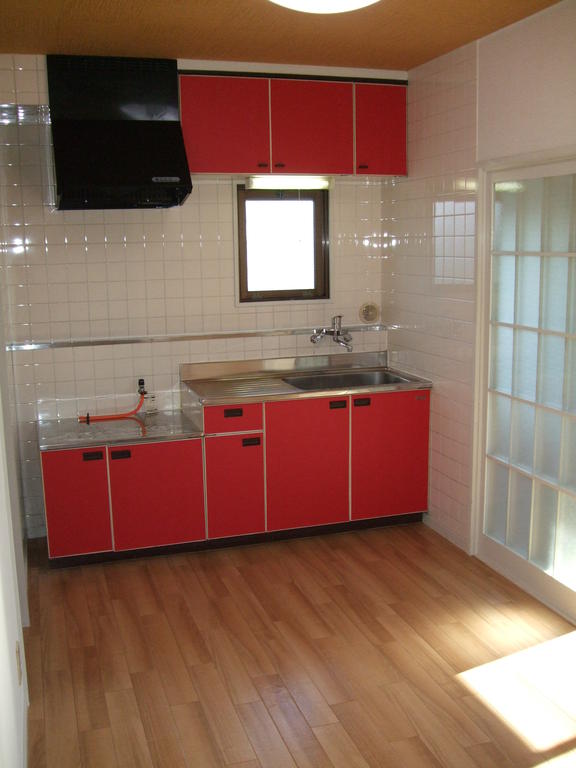 Kitchen. Warm vermilion kitchen