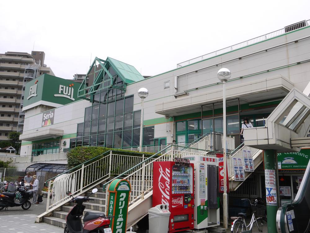 Supermarket. 250m until Fuji good deeds shop