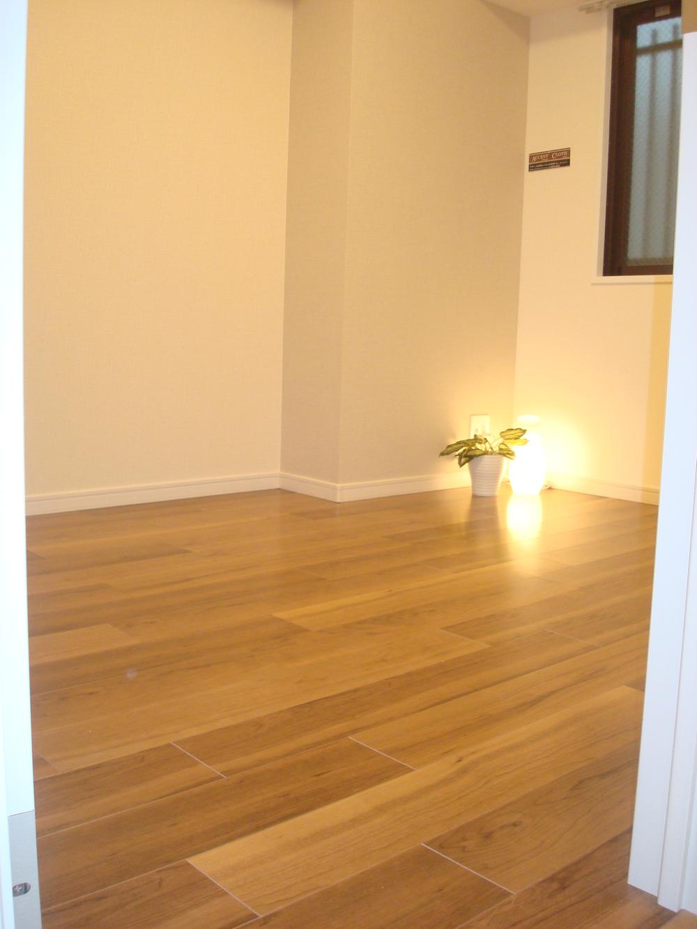 Non-living room. Indoor (11 May 2013) Shooting