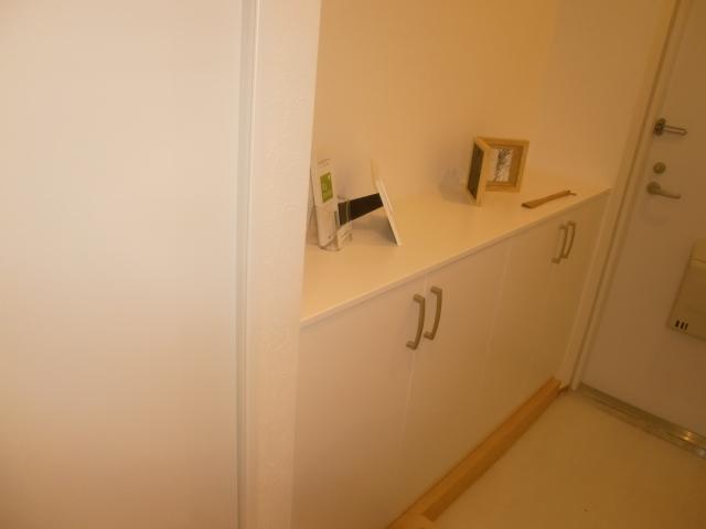 Entrance. Local (August 2013) Shooting